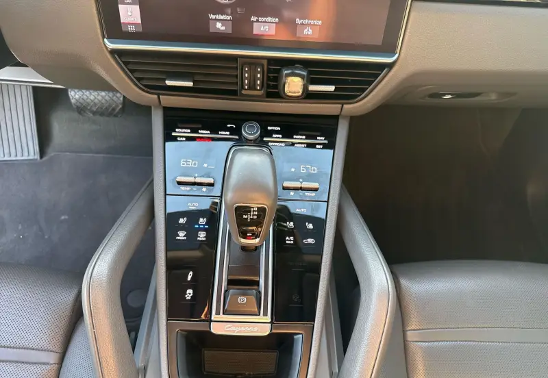 2021 Porsche Cayenne photo 32
