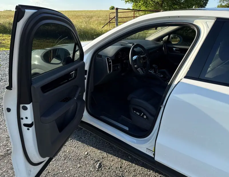 2021 Porsche Cayenne photo 17