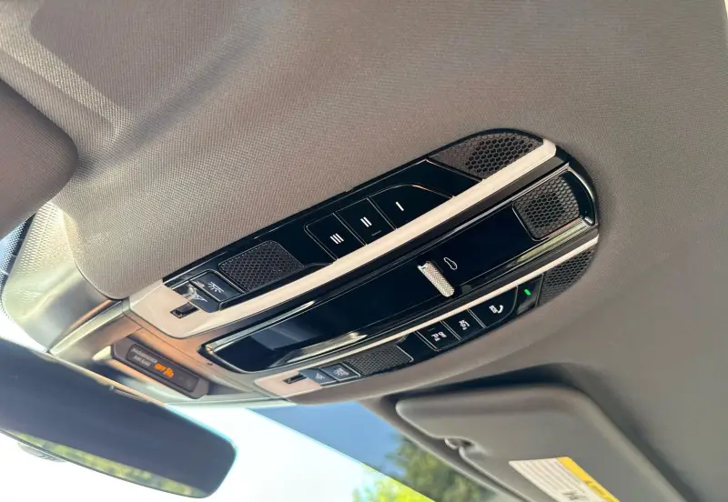 2021 Porsche Cayenne photo 38