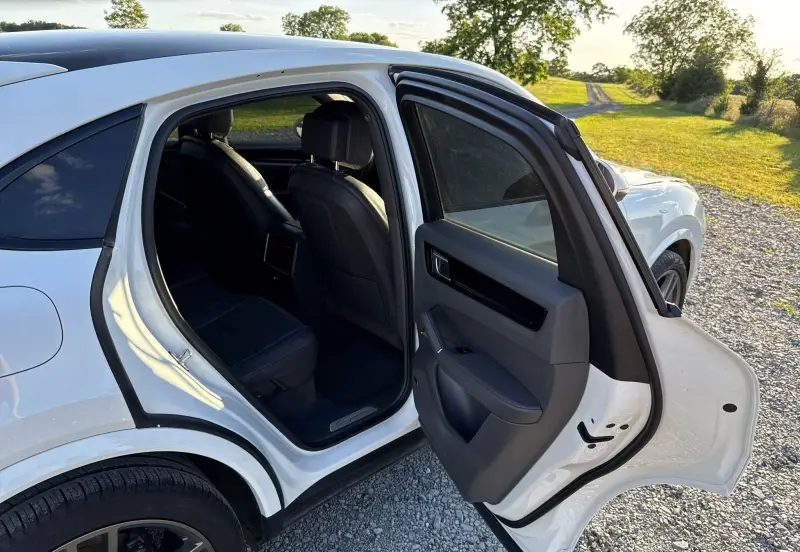 2021 Porsche Cayenne photo 44