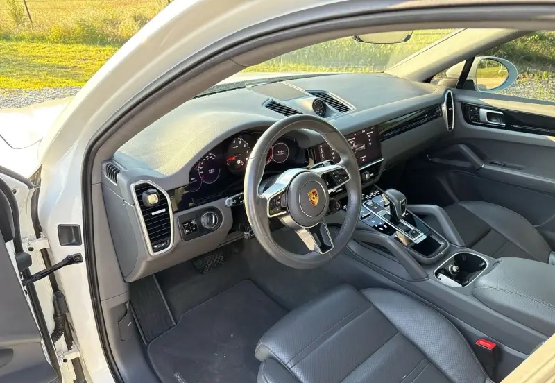 2021 Porsche Cayenne photo 25