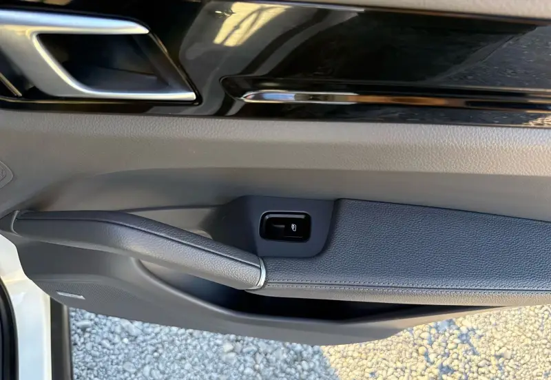 2021 Porsche Cayenne photo 46