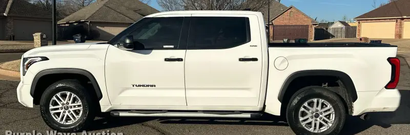 2022 Toyota Tundra SR5 photo 8