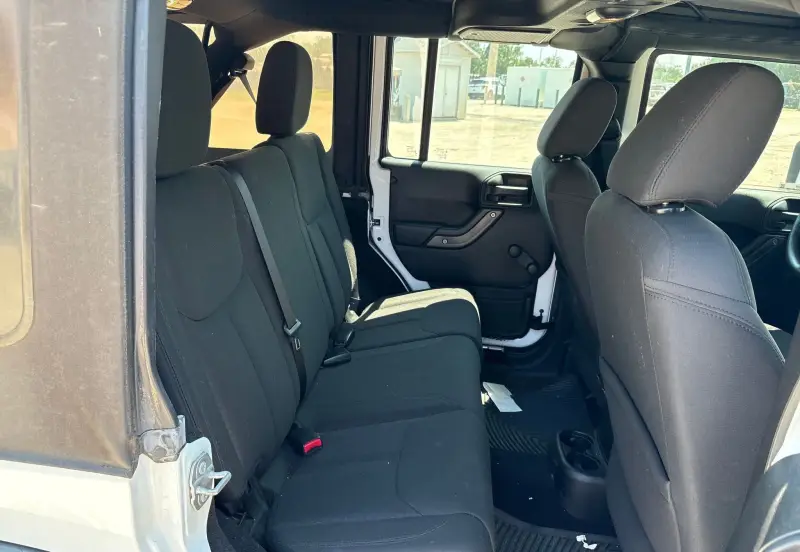 2017 Jeep Wrangler photo 35