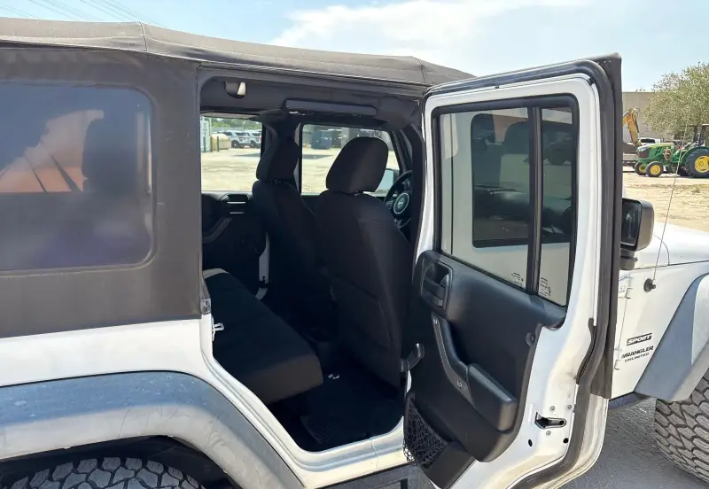 2017 Jeep Wrangler photo 32