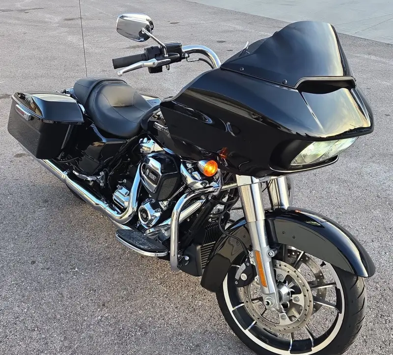 2023 Harley-Davidson Road Glide photo 3
