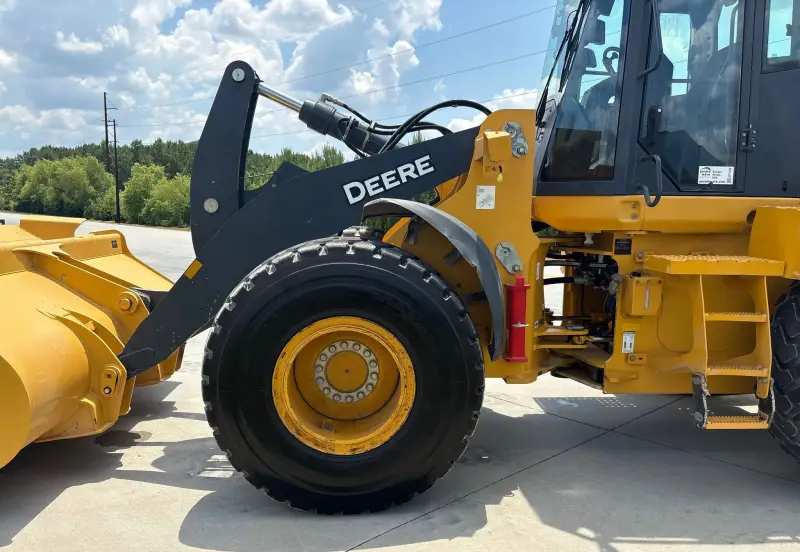 2023 John Deere 624P photo 12