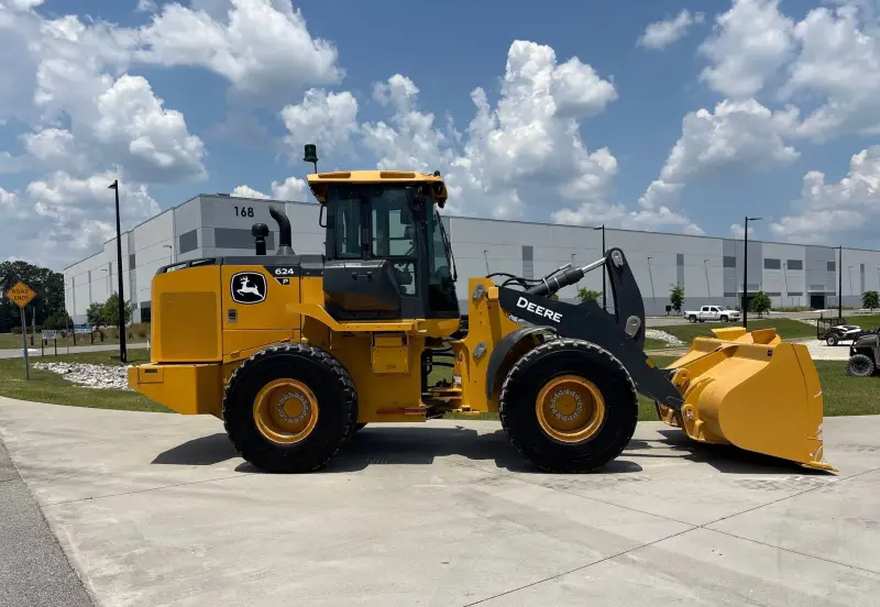 2023 John Deere 624P photo 4