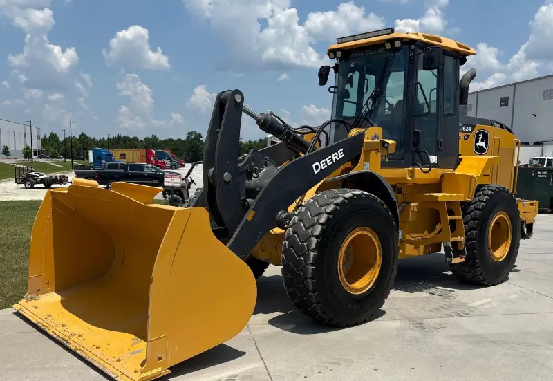 2023 John Deere 624P photo 1