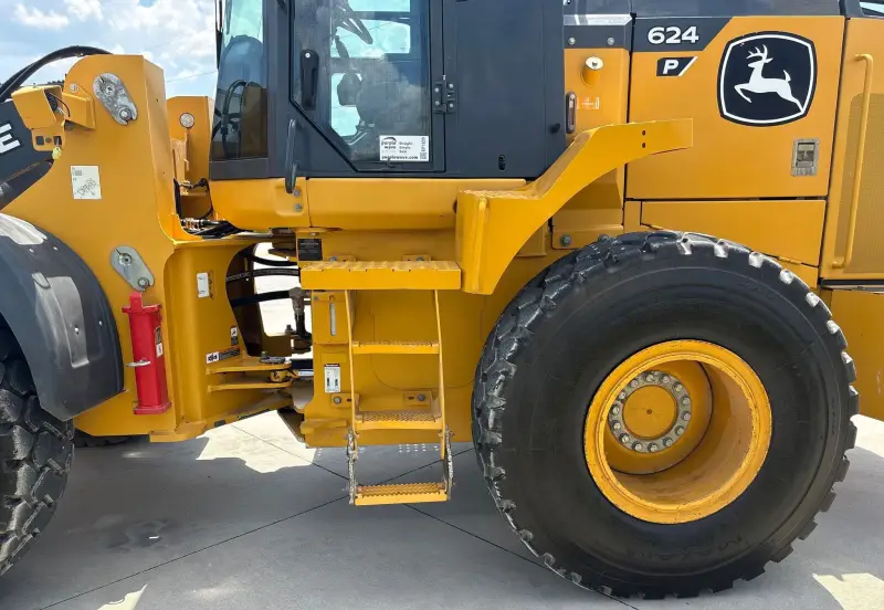 2023 John Deere 624P photo 10