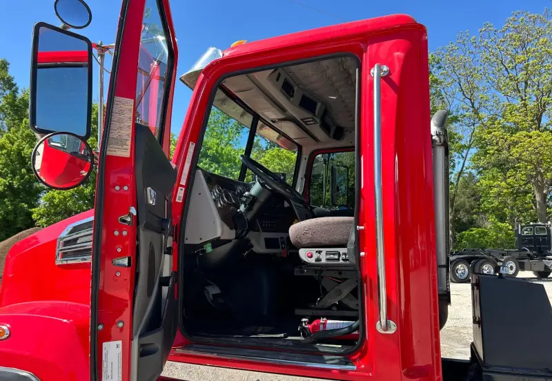 2020 Western Star 4700SF photo 32